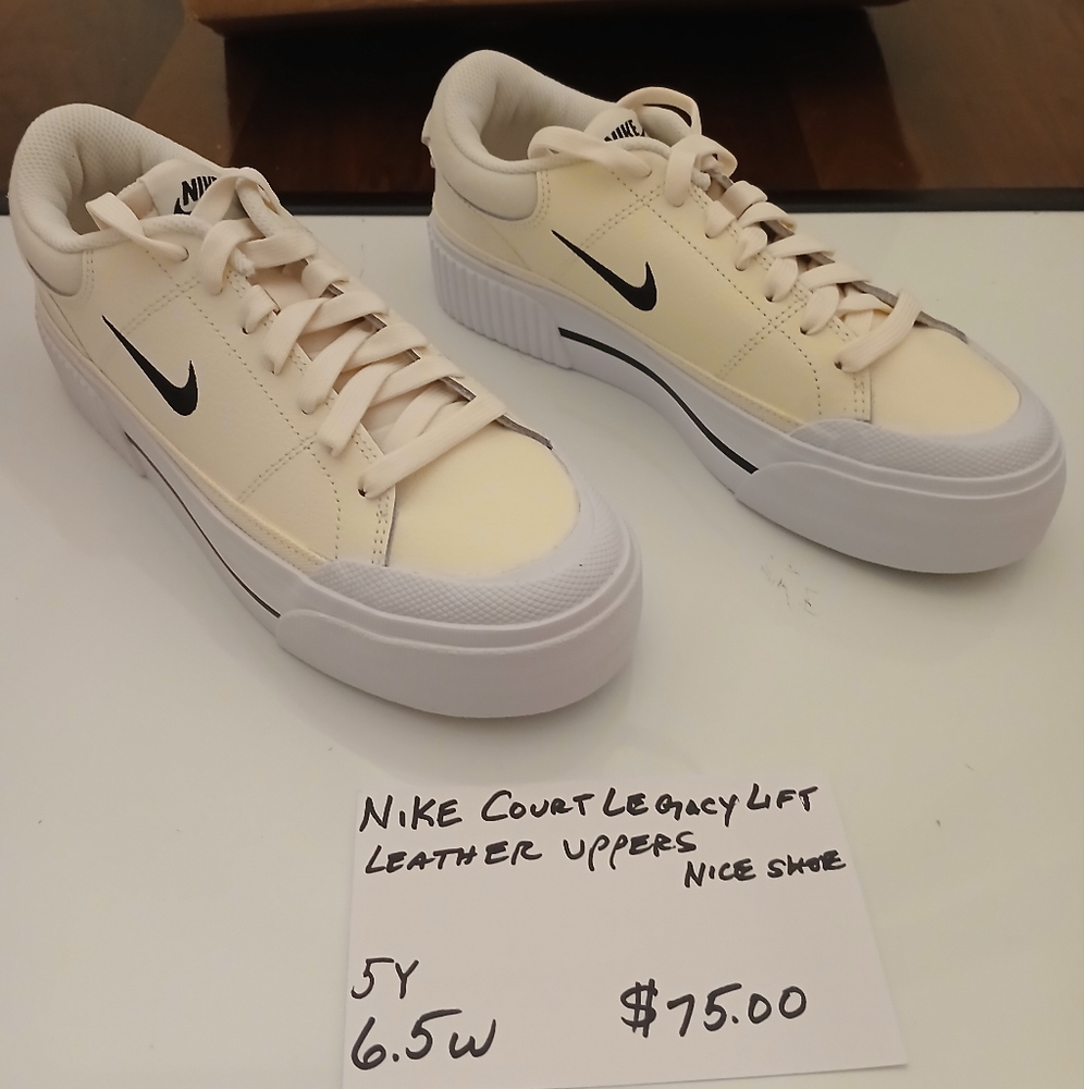 NIB Womens Nike Court Legacy Lift Leather Shoe nice